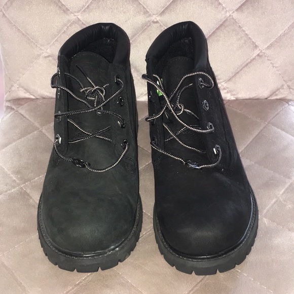 Hardly worn black angle Timberland boots - Picture 2 of 4